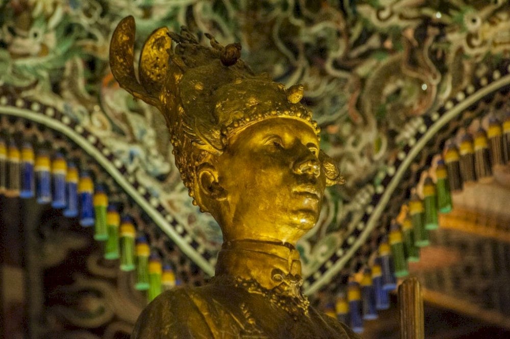 A highlight of the mausoleum is the bronze statue of Emperor Khai Dinh, crafted in France and transported to Vietnam